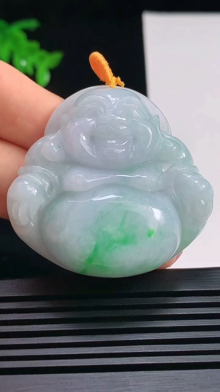 天然A货翡翠佛公吊坠，尺寸41-45-12.6 重量:37.87g
7月15日