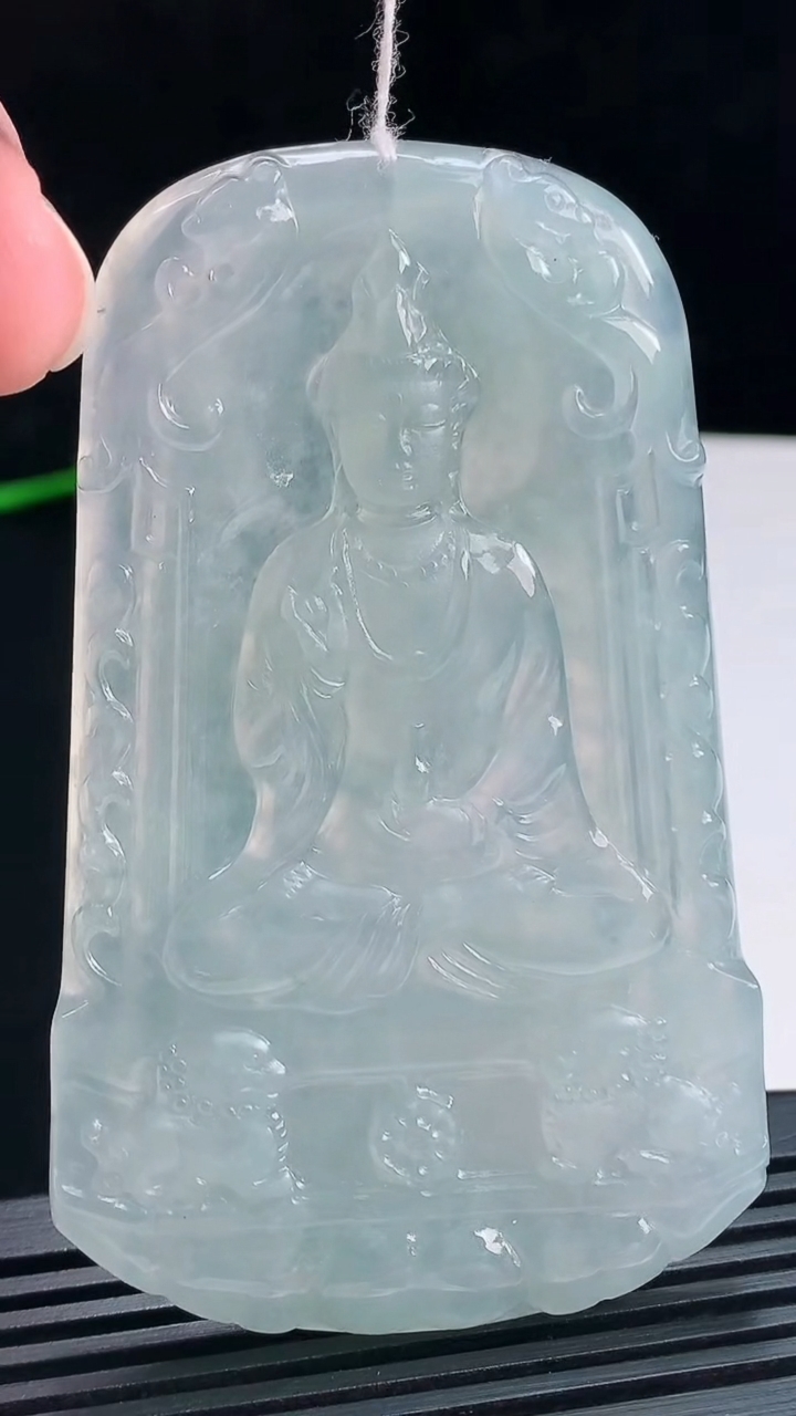 天然A货翡翠素衣观音吊坠，尺寸74-45-6.5 重量:48.26g
7月15日