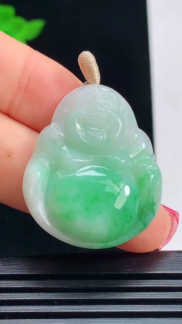 天然A货翡翠佛公吊坠，尺寸30-25.5-5.6 重量:7.56g
7月15日