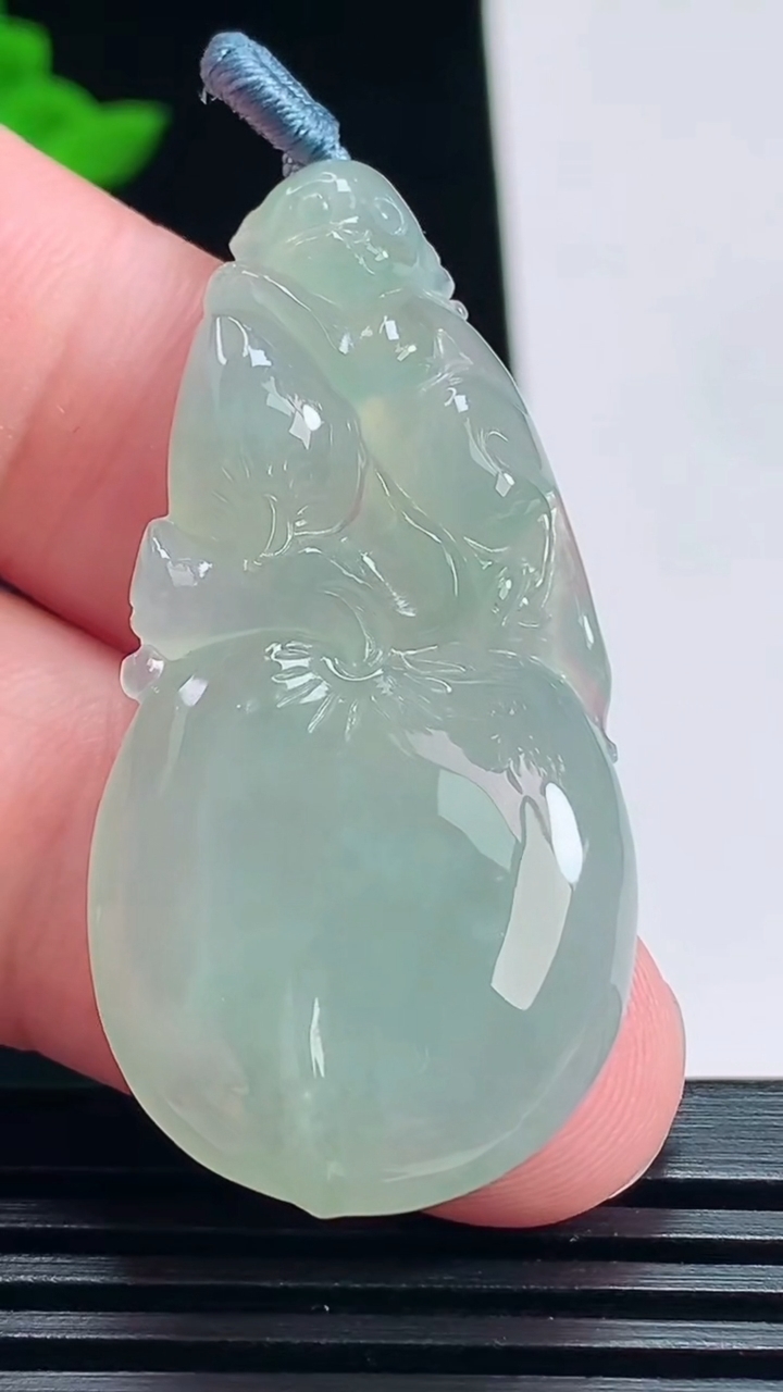 天然A货翡翠寿桃吊坠，尺寸45-22.3-6 重量:10.57g
7月15日