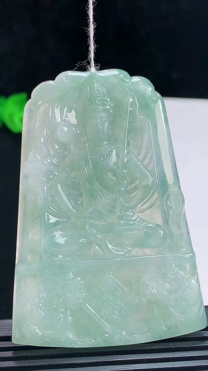 天然A货翡翠虚空藏菩萨吊坠，尺寸63.6-44-5.3 重量:31.49g
7月15日