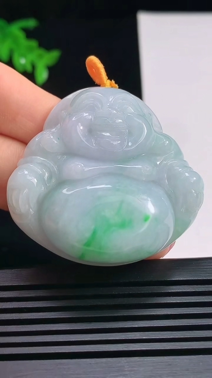 天然A货翡翠佛公吊坠，尺寸41-45-12.6 重量:37.87g
7月15日