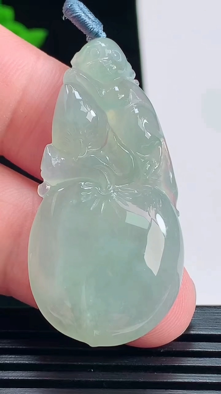 天然A货翡翠寿桃吊坠，尺寸45-22.3-6 重量:10.57g
7月15日