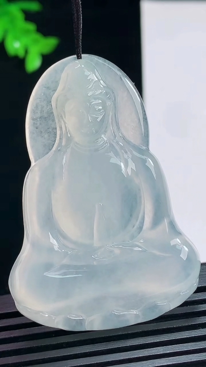 天然A货翡翠种白冰素衣观音吊坠，尺寸55-39-6 重量:21.98g
7月15日