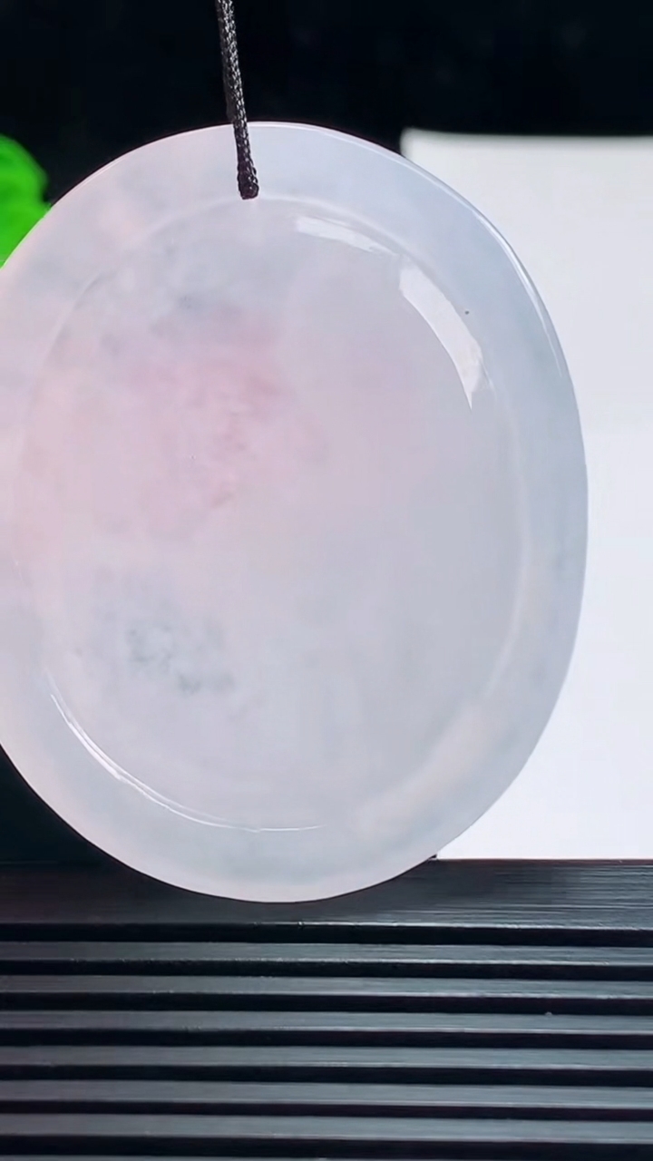 天然A货翡翠生肖虎牌吊坠，尺寸49-40.2-6.3 重量:24.85g
7月15日