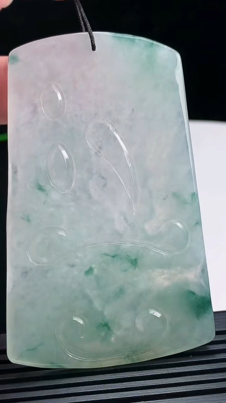 天然A货翡翠飘花普贤菩萨吊坠，尺寸75-46.5-4.8 重量:38.80g
7月15日