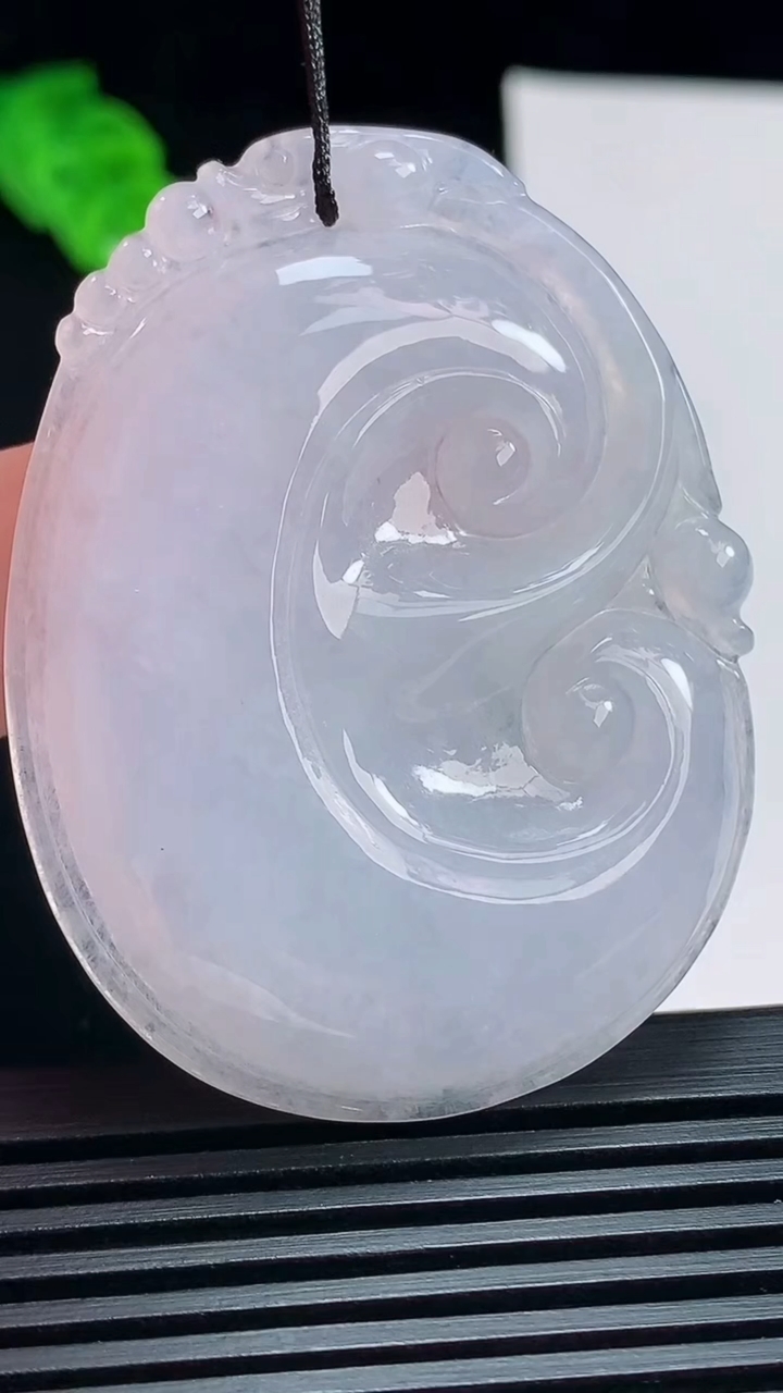 天然A货翡翠紫罗兰如意吊坠，尺寸52.6-40-5.6 重量:21.88g
7月15日