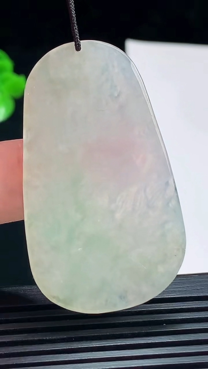 天然A货翡翠御龙不动明王吊坠，尺寸48.6-28.6-4 重量:12.05g
7月15日