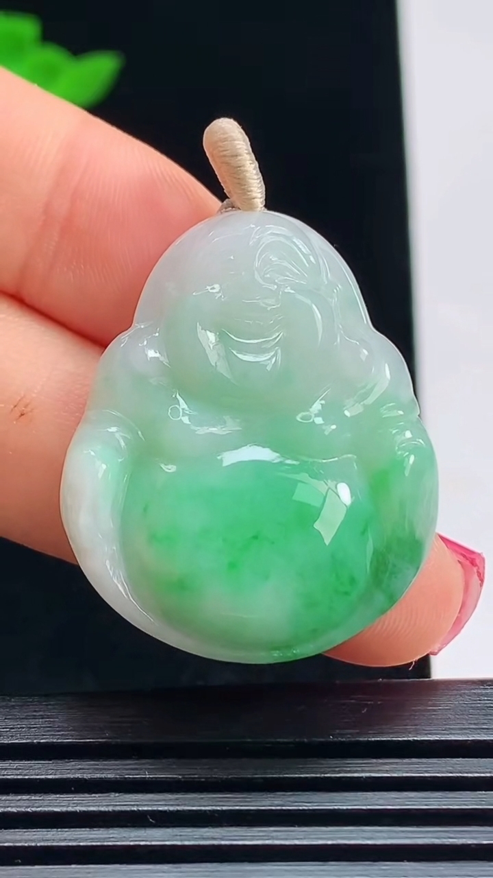 天然A货翡翠佛公吊坠，尺寸30-25.5-5.6 重量:7.56g
7月15日