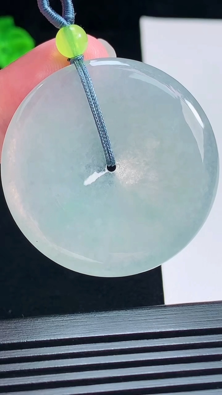 天然A货翡翠平安扣吊坠，尺寸40-5.2 重量:19.27g
7月15日