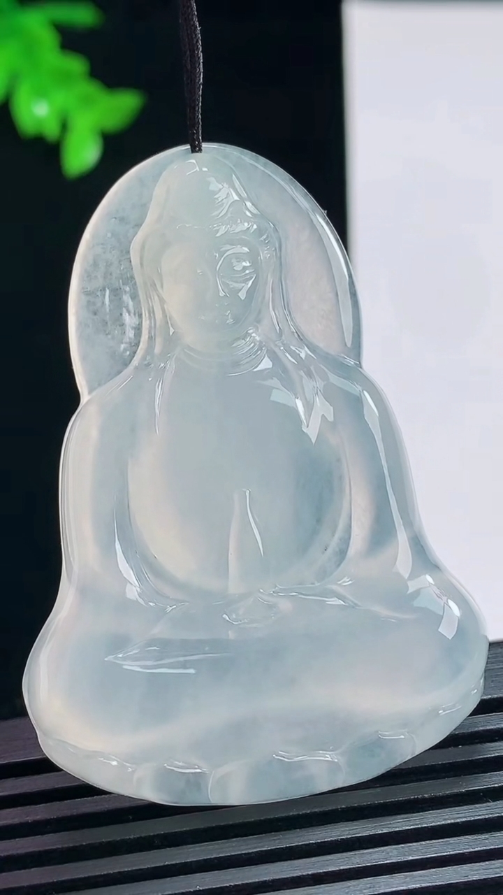 天然A货翡翠种白冰素衣观音吊坠，尺寸55-39-6 重量:21.98g
7月15日