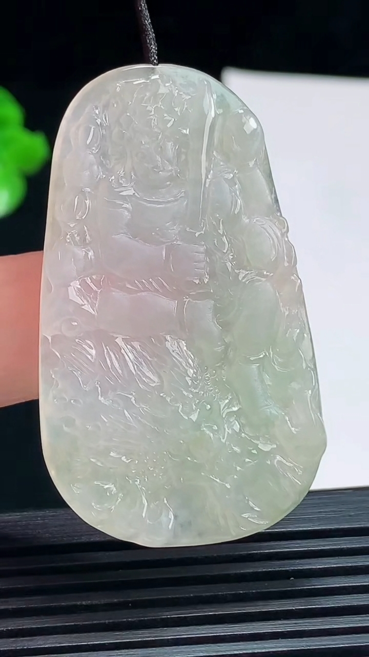 天然A货翡翠御龙不动明王吊坠，尺寸48.6-28.6-4 重量:12.05g
7月15日