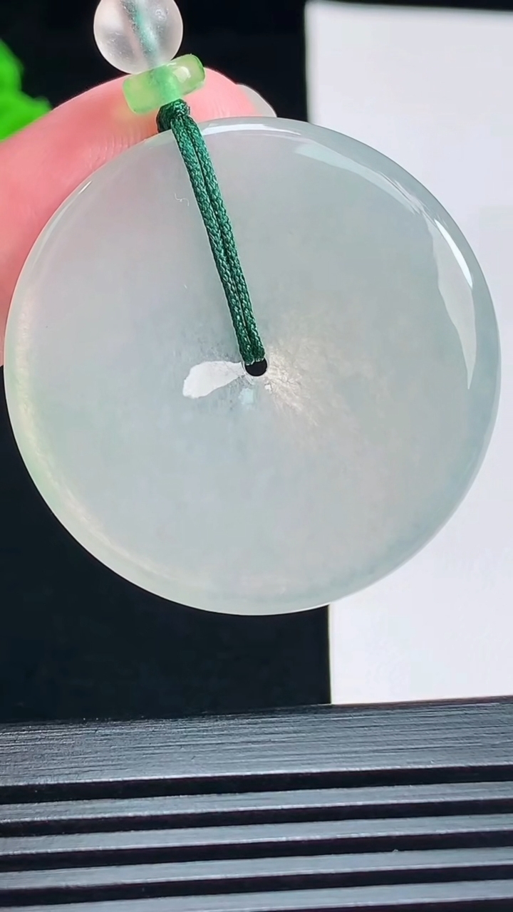 天然A货翡翠平安扣吊坠，尺寸36-4.5 重量:14.37g
7月15日