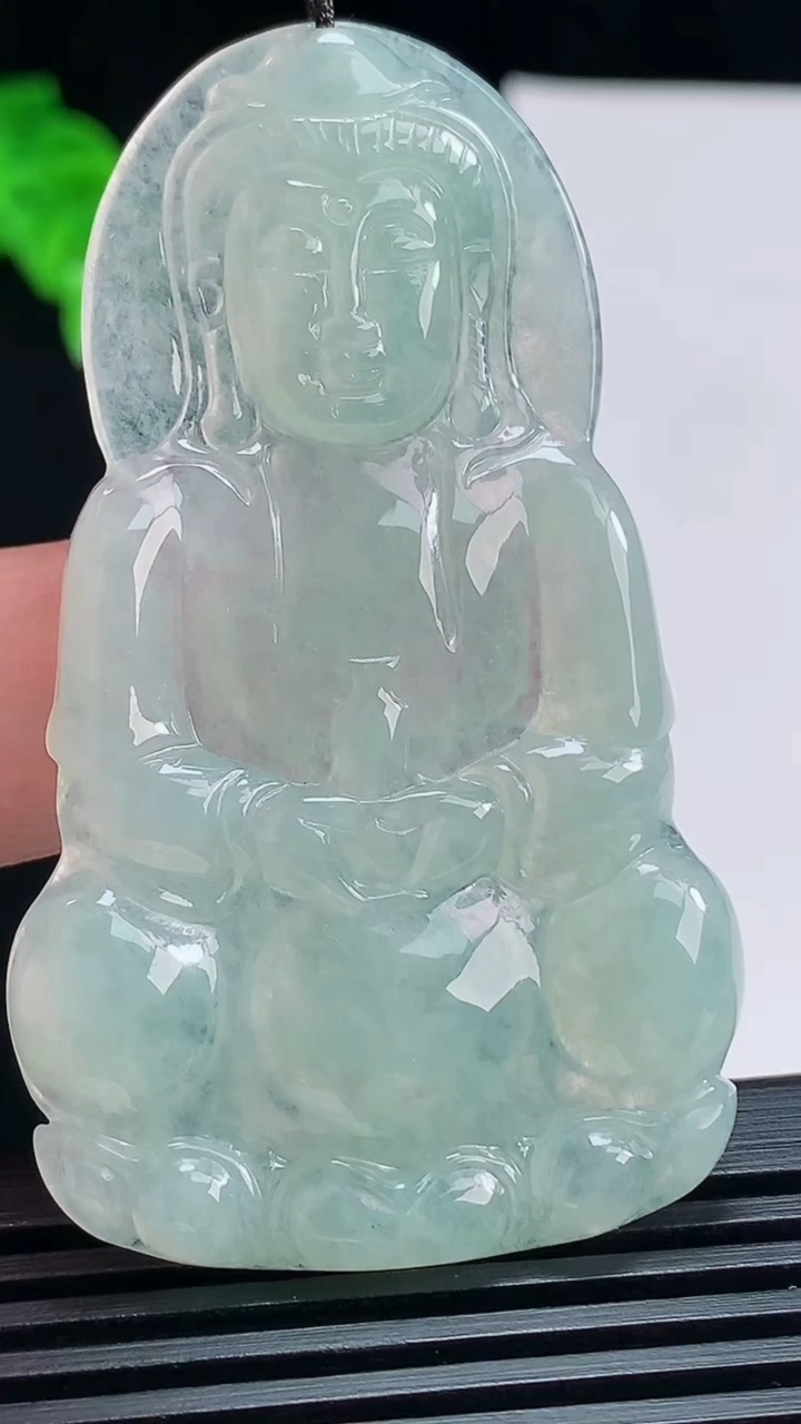 天然A货翡翠正装观音吊坠，尺寸60-35-4.2 重量:15.46g
7月15日