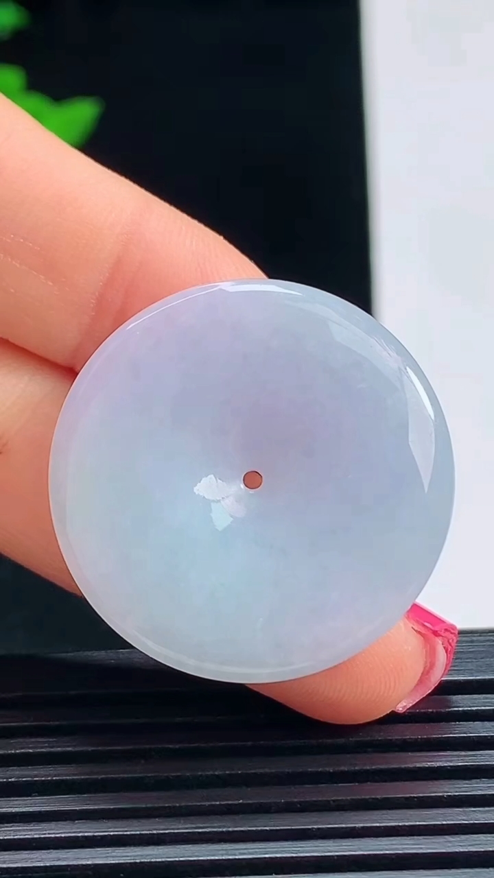 天然A货翡翠紫罗兰平安扣吊坠，尺寸27.6-4.8 重量:8.31g
7月15日