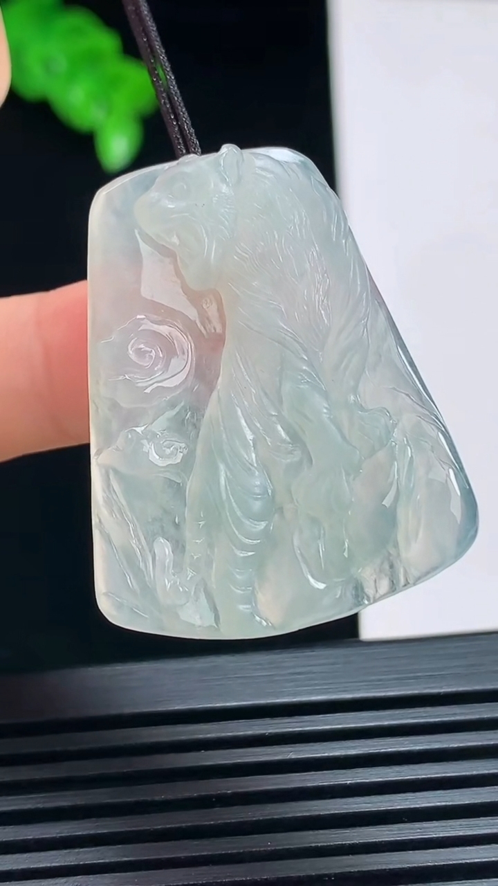 天然A货翡翠生肖虎牌吊坠，尺寸36-28-4 重量:7.53g
7月15日