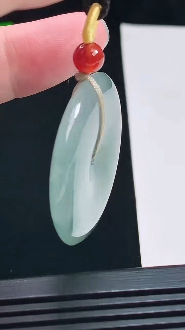 天然A货翡翠飘花平安扣吊坠，尺寸38-6 重量:19.34g
7月15日