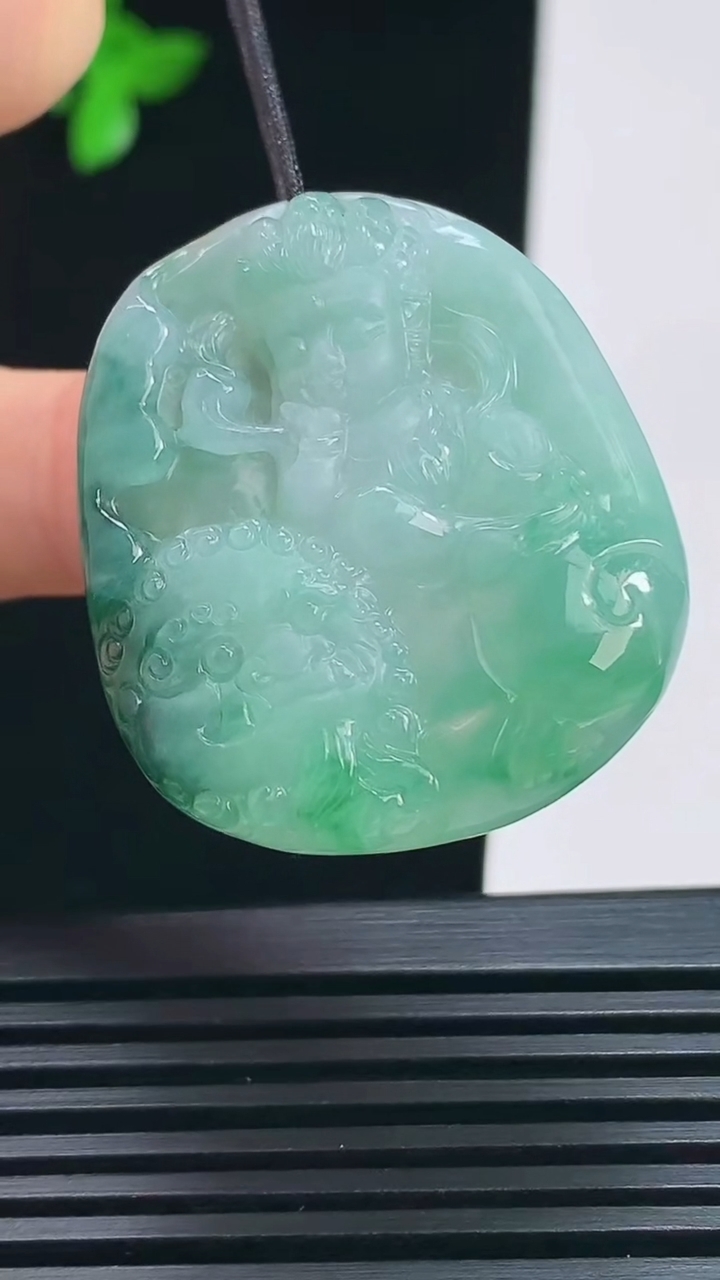 天然A货翡翠文殊菩萨吊坠，尺寸34-29-6 重量:12.07g
7月15日