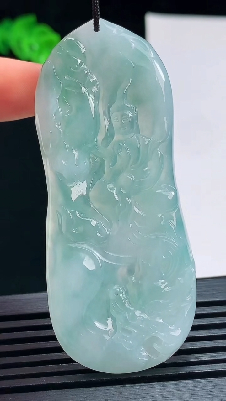 天然A货翡翠御龙观音吊坠，尺寸65.6-28-5.2 重量:20.07g
7月15日