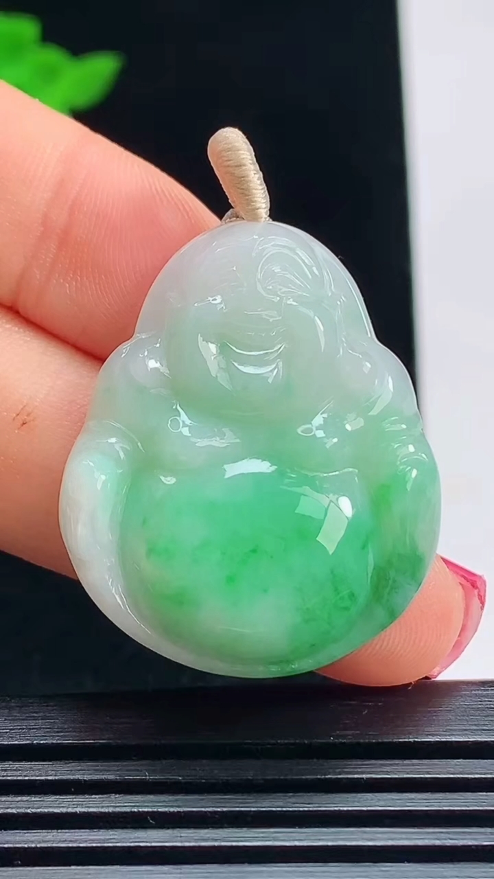 天然A货翡翠佛公吊坠，尺寸30-25.5-5.6 重量:7.56g
7月15日