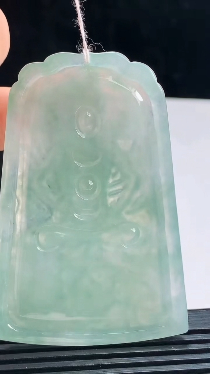 天然A货翡翠虚空藏菩萨吊坠，尺寸63.6-44-5.3 重量:31.49g
7月15日
