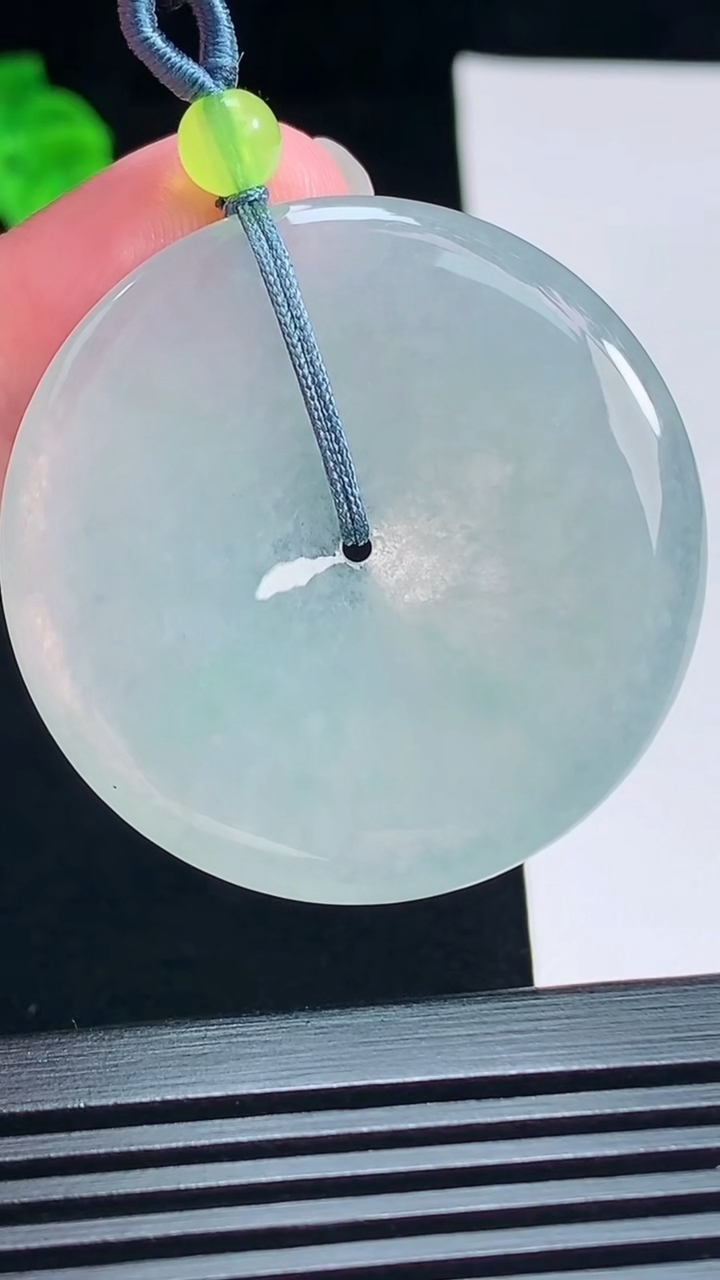 天然A货翡翠平安扣吊坠，尺寸40-5.2 重量:19.27g
7月15日