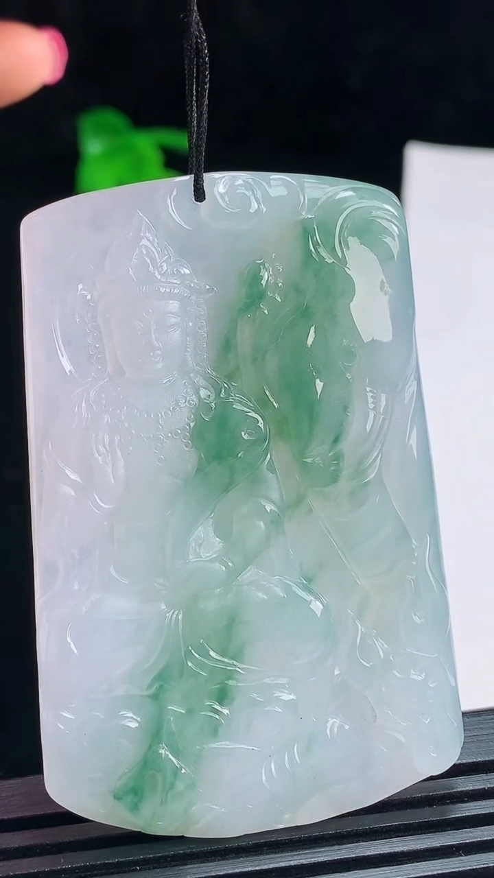 天然A货翡翠种飘花普贤菩萨吊坠，尺寸60.5-39-5.2 重量:31.54g
7月15日