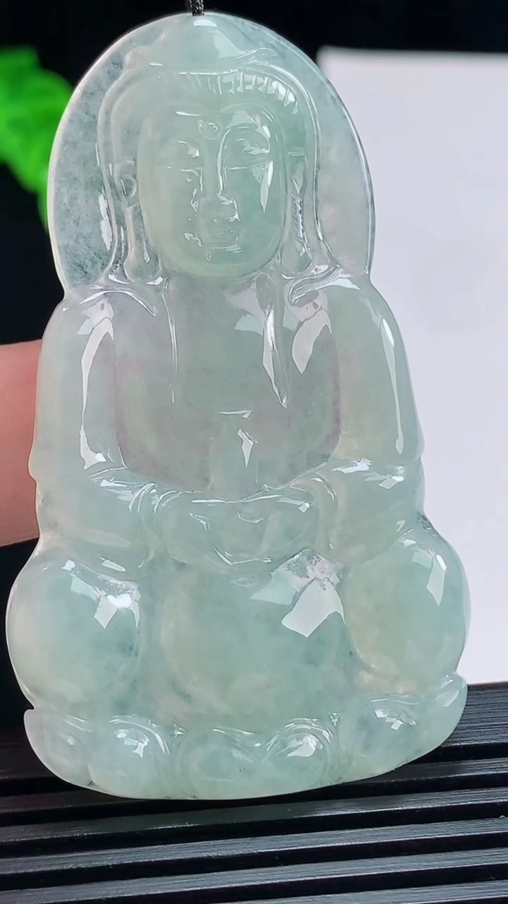 天然A货翡翠正装观音吊坠，尺寸60-35-4.2 重量:15.46g
7月15日