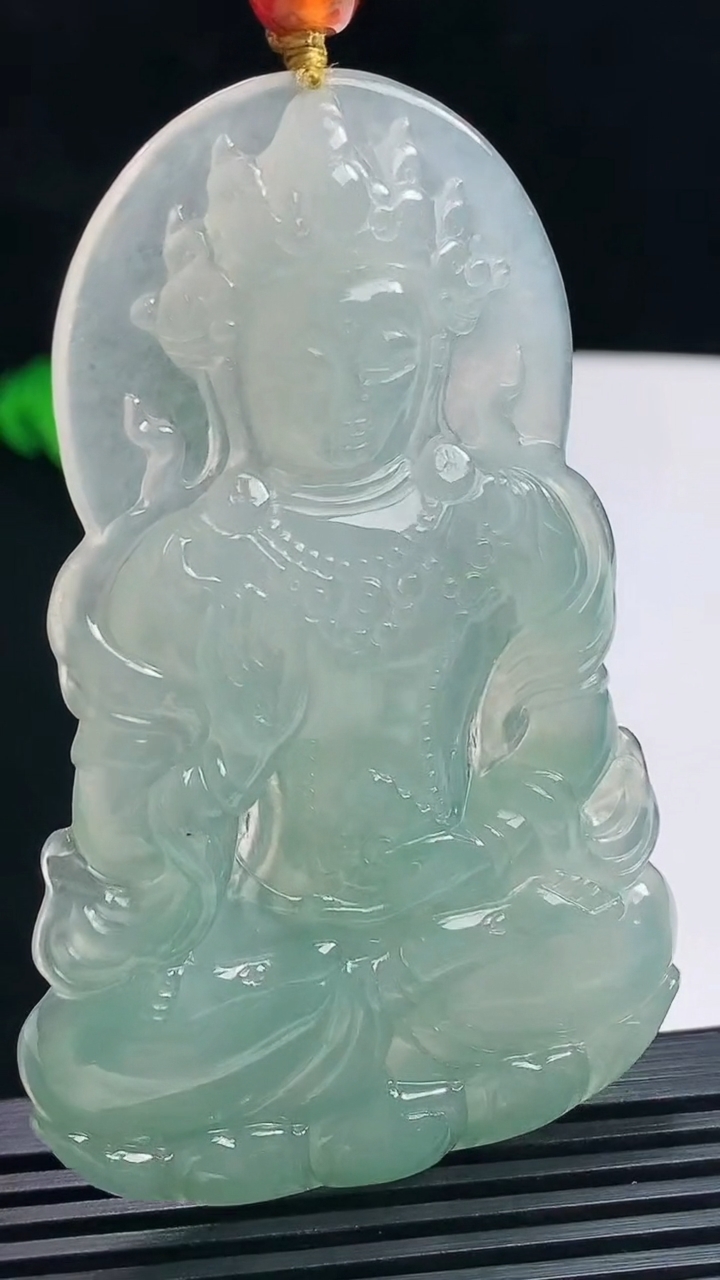 天然A货翡翠度母菩萨吊坠，尺寸69-44.5-4.8 重量:26.49g
7月15日