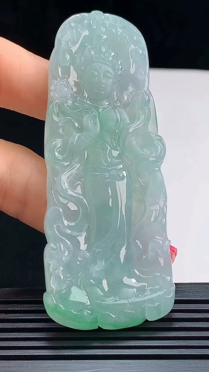 天然A货翡翠大势至菩萨吊坠，尺寸77-30-5.8 重量:31.66g
7月16日