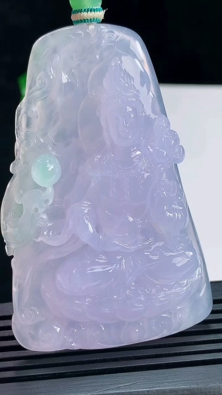 天然A货翡翠种春带彩 紫罗兰大势至菩萨吊坠，尺寸69-45-11.6 重量:57.29g
7月16日
