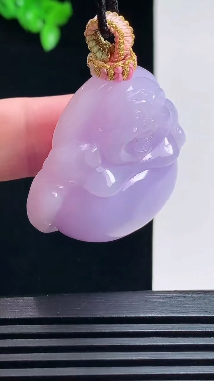 天然A货翡翠冰种紫罗兰佛公吊坠，尺寸34-37-13.5 重量:29.58g
7月16日