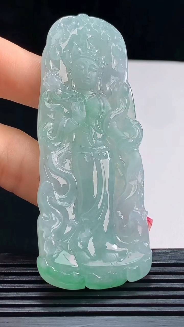 天然A货翡翠大势至菩萨吊坠，尺寸77-30-5.8 重量:31.66g
7月16日