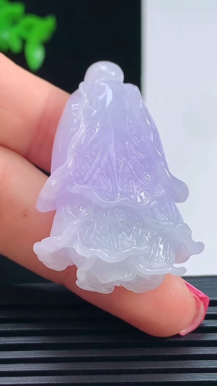 天然A货翡翠紫罗兰白菜吊坠，尺寸40.6-27-13 重量:20.00g
7月16日
