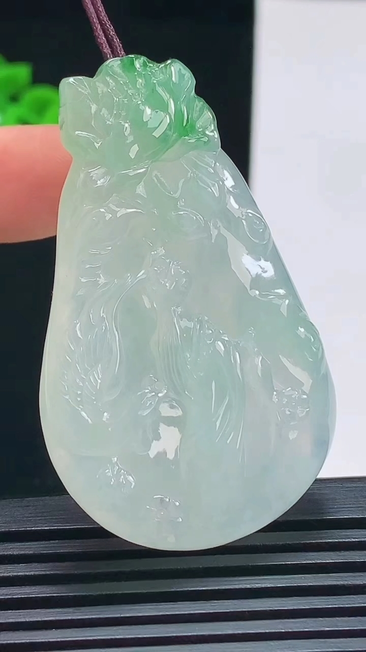 天然A货翡翠凤凰观音吊坠，尺寸50-30-8.5 重量:23.02g
7月16日