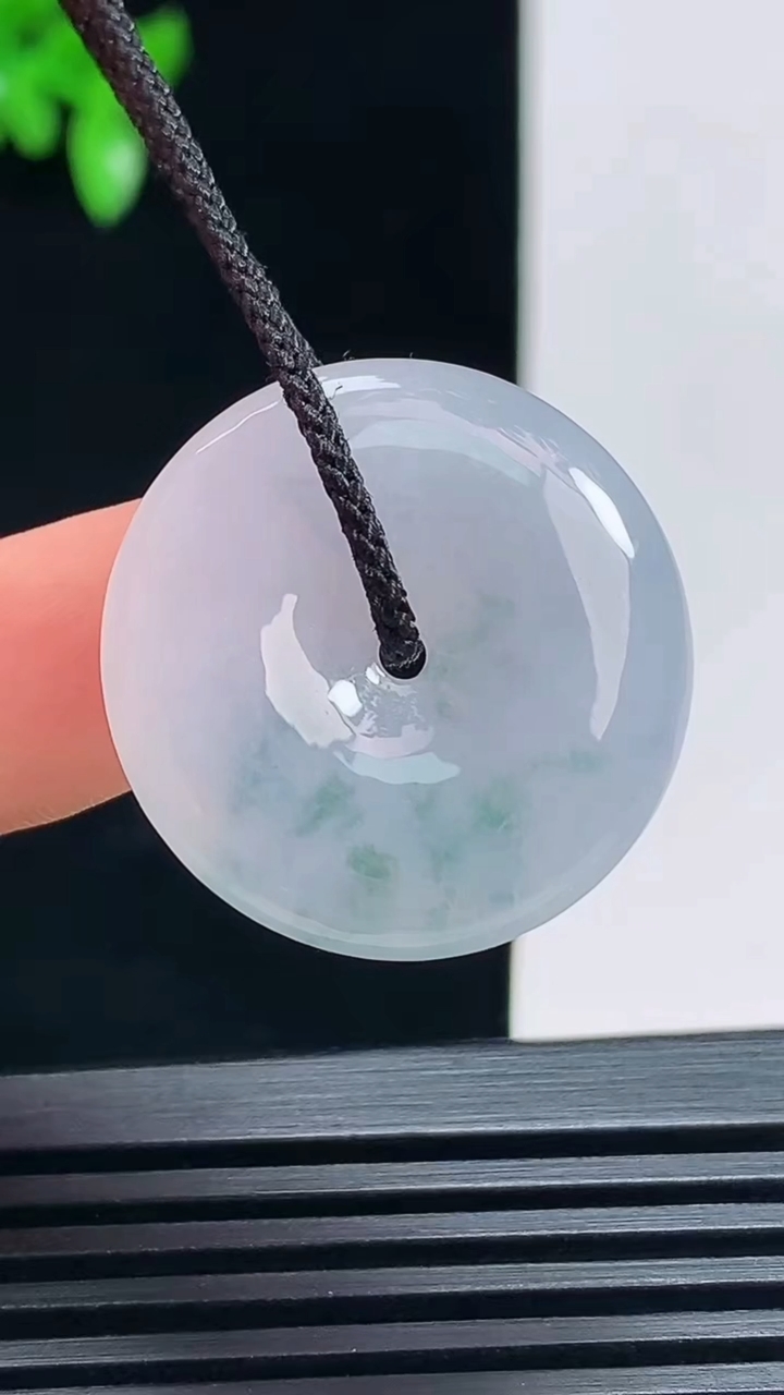 天然A货翡翠紫罗兰 飘花平安扣吊坠，尺寸24.5-5 重量:6.11g
7月16日