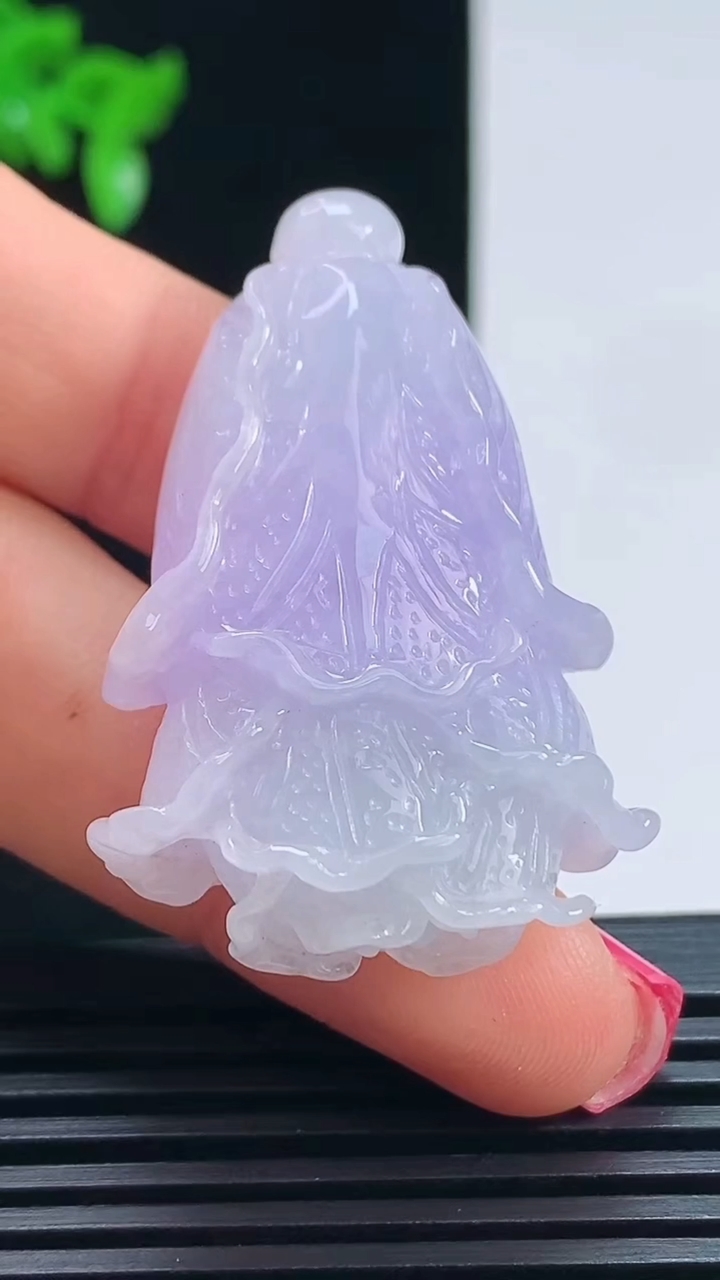 天然A货翡翠紫罗兰白菜吊坠，尺寸40.6-27-13 重量:20.00g
7月16日