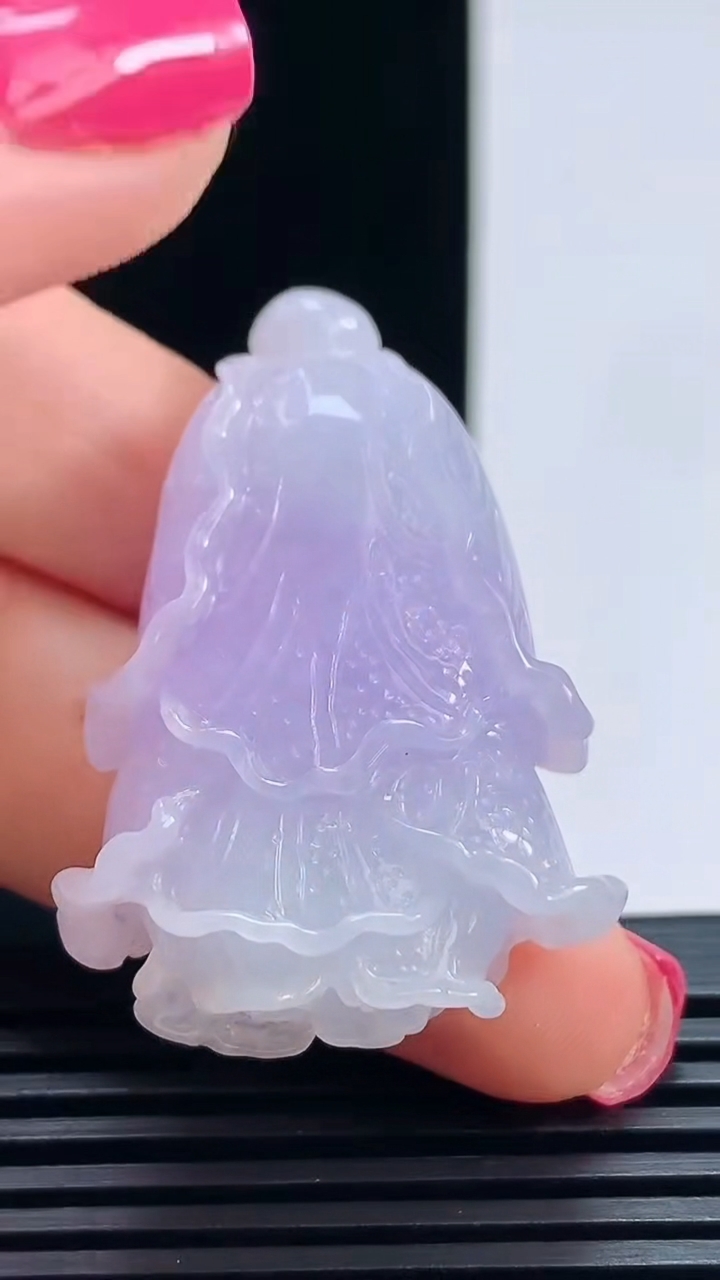 天然A货翡翠紫罗兰白菜吊坠，尺寸40.6-27-13 重量:20.00g
7月16日