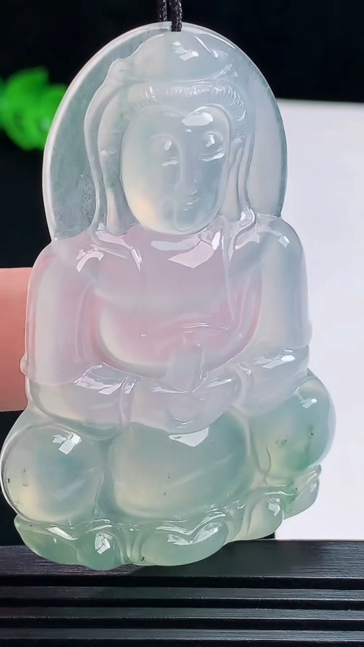 天然A货翡翠正装观音吊坠，尺寸60-39-5.8 重量:22.72g
7月16日