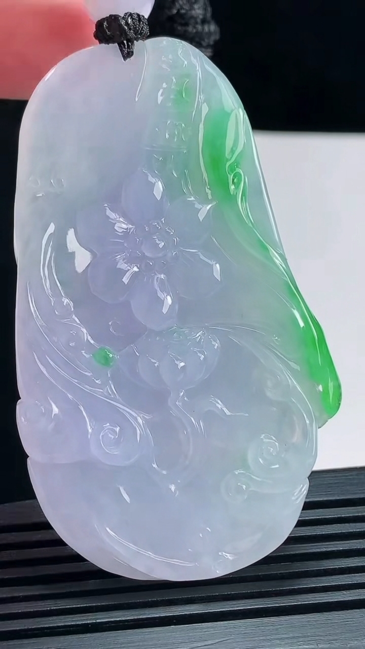 天然A货翡翠种春带彩 紫罗兰大势至菩萨吊坠，尺寸69-41-11.5 重量:50.00g
7月16日