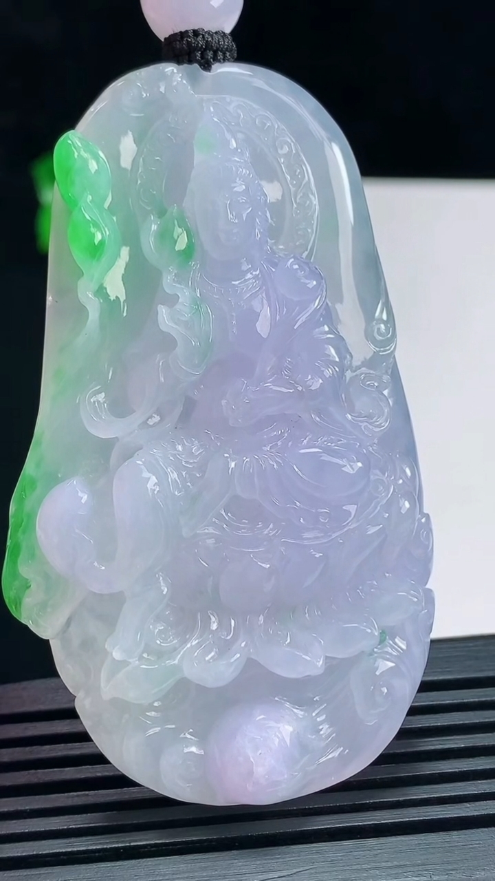 天然A货翡翠种春带彩 紫罗兰大势至菩萨吊坠，尺寸69-41-11.5 重量:50.00g
7月16日