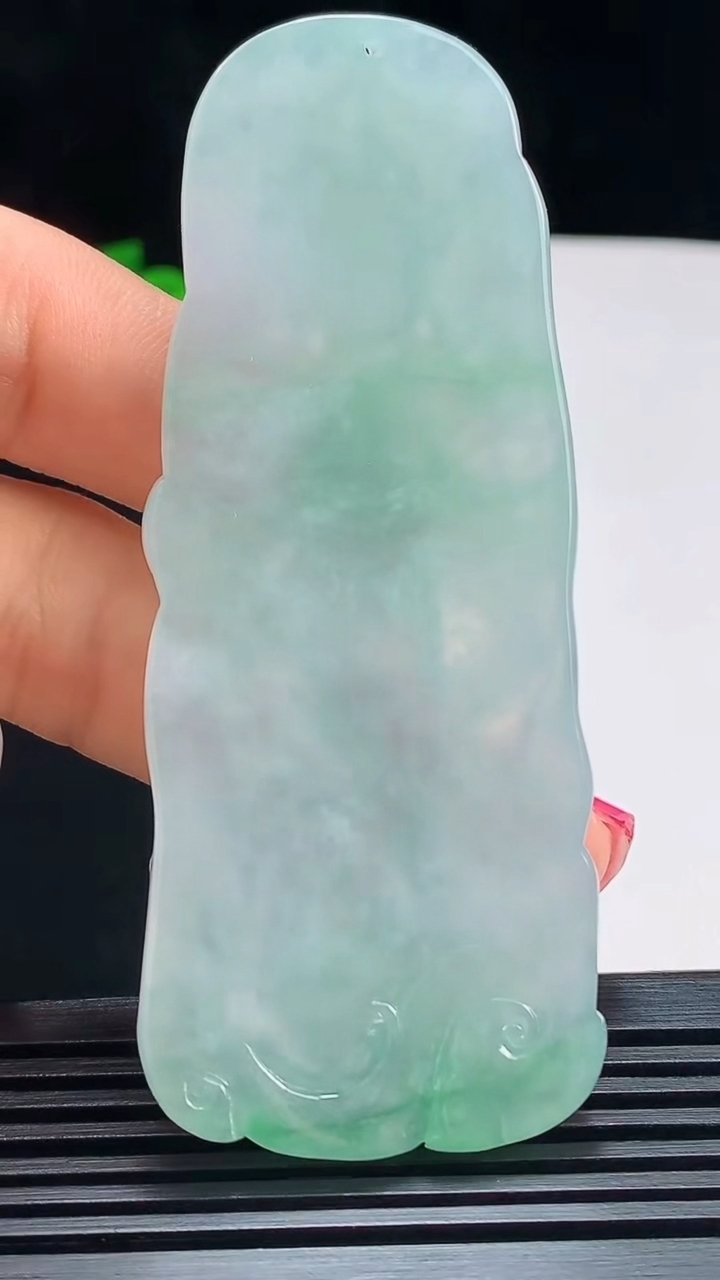 天然A货翡翠大势至菩萨吊坠，尺寸77-30-5.8 重量:31.66g
7月16日