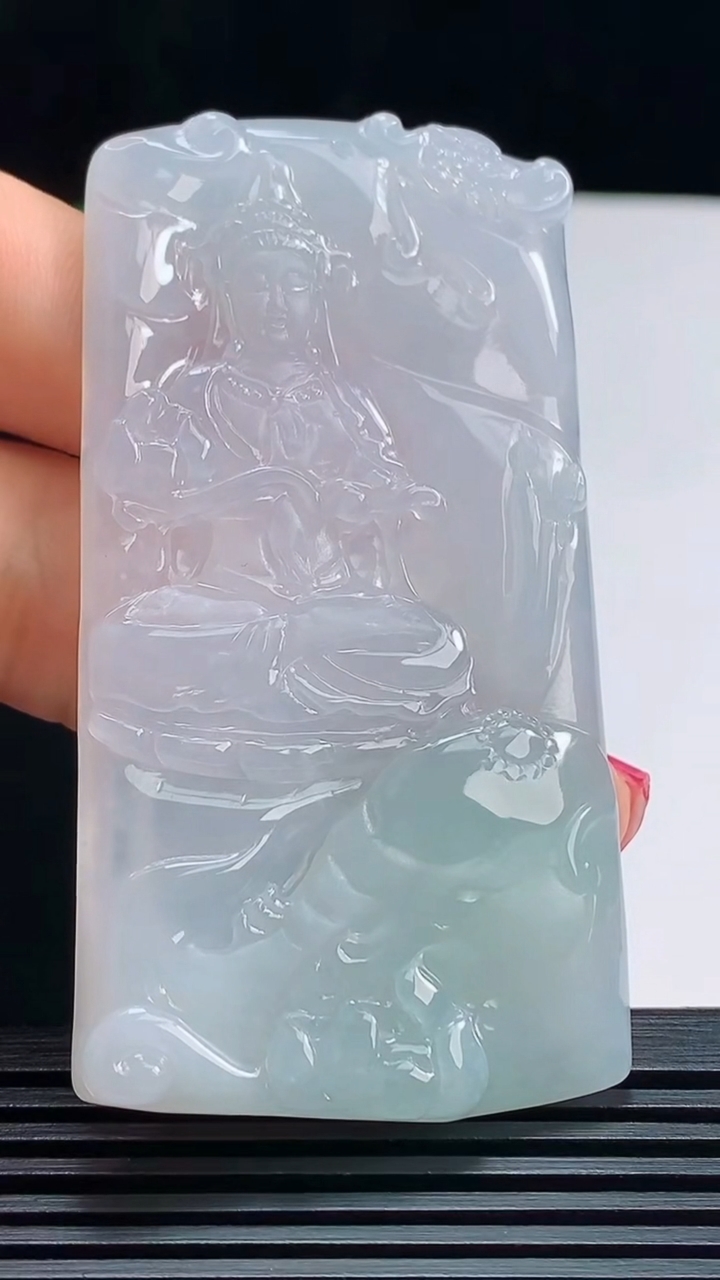 天然A货翡翠普贤菩萨吊坠，尺寸67-34-5.2 重量:31.96g
7月16日