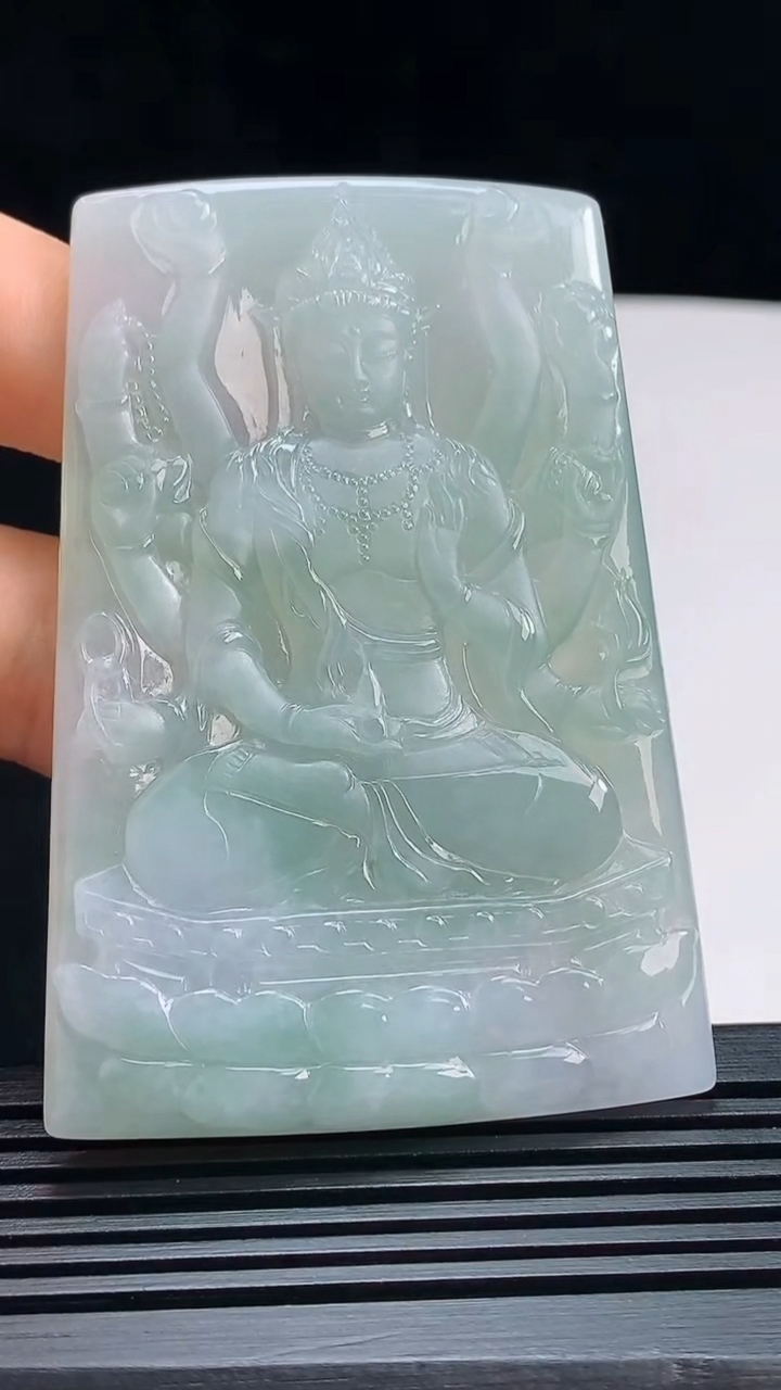 天然A货翡翠千手观音菩萨吊坠，尺寸69-47-5.5 重量:45.16g
7月16日