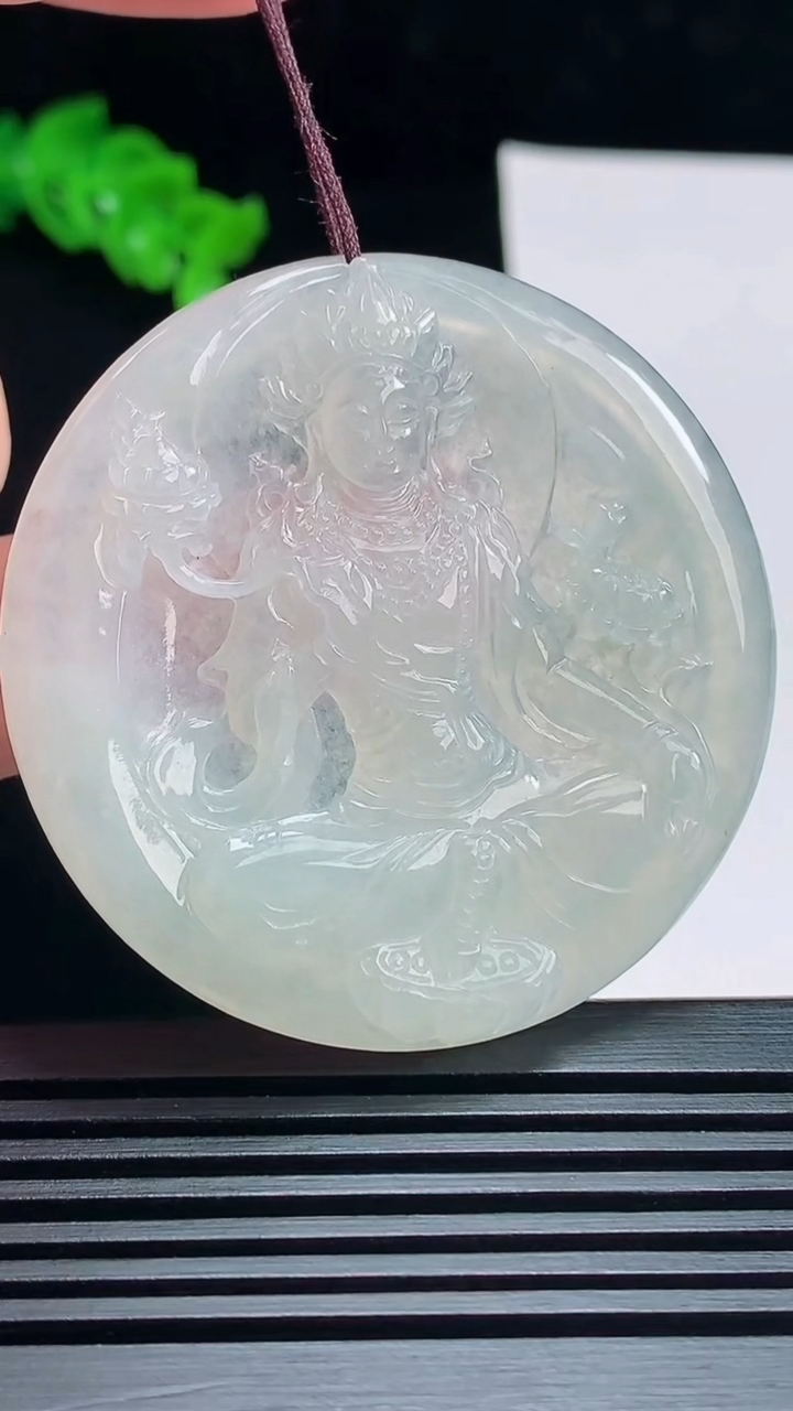 天然A货翡翠大势至菩萨吊坠，尺寸49-4.6 重量:20.20g
7月16日