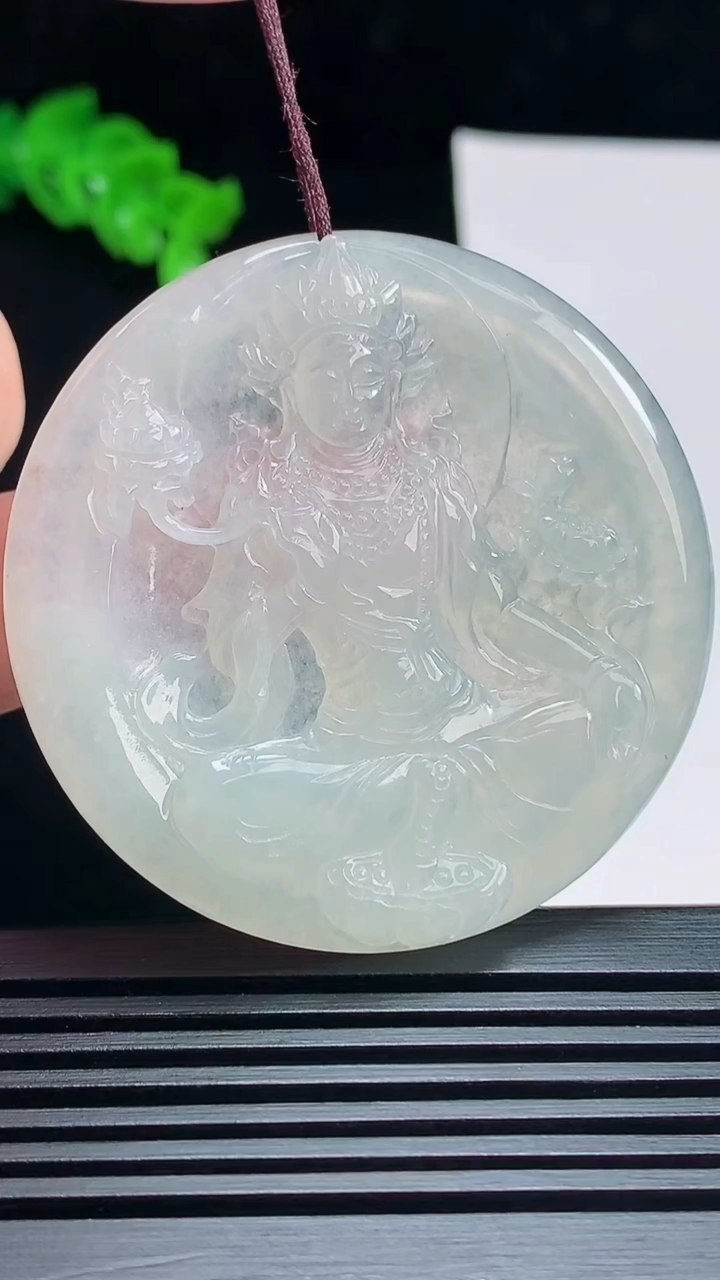 天然A货翡翠大势至菩萨吊坠，尺寸49-4.6 重量:20.20g
7月16日