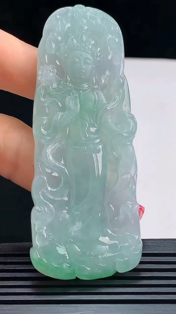 天然A货翡翠大势至菩萨吊坠，尺寸77-30-5.8 重量:31.66g
7月16日