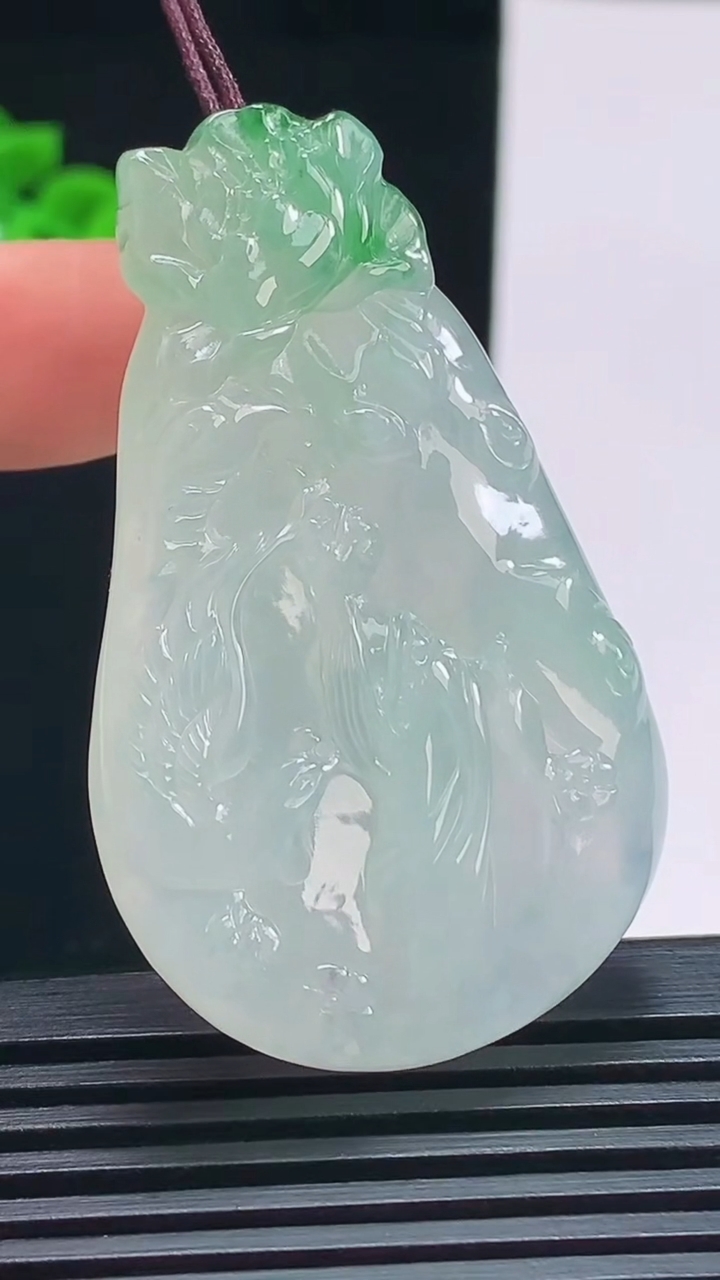 天然A货翡翠凤凰观音吊坠，尺寸50-30-8.5 重量:23.02g
7月16日