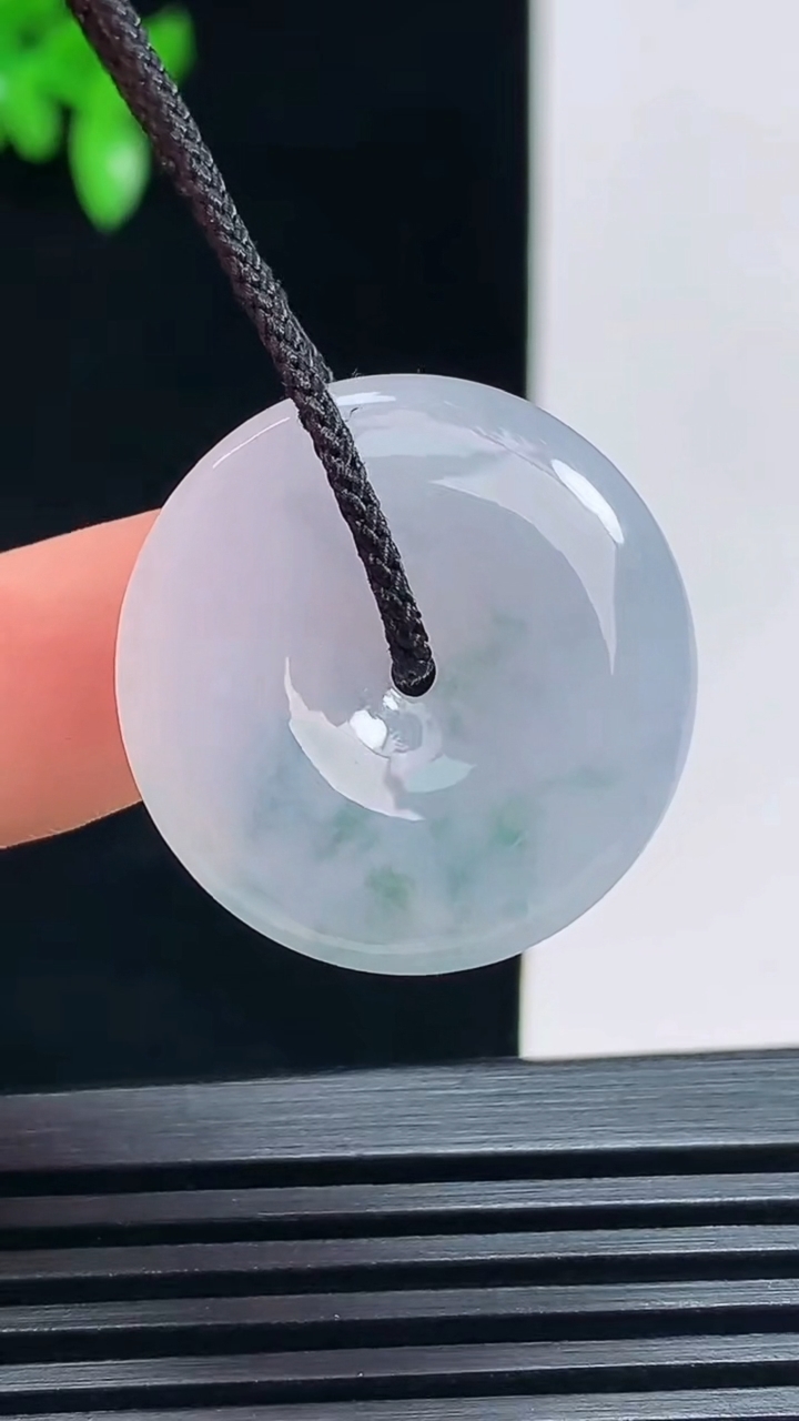天然A货翡翠紫罗兰 飘花平安扣吊坠，尺寸24.5-5 重量:6.11g
7月16日