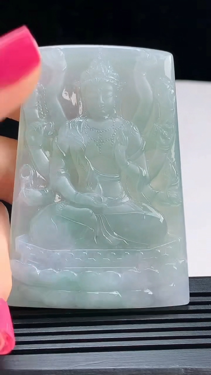 天然A货翡翠千手观音菩萨吊坠，尺寸69-47-5.5 重量:45.16g
7月16日